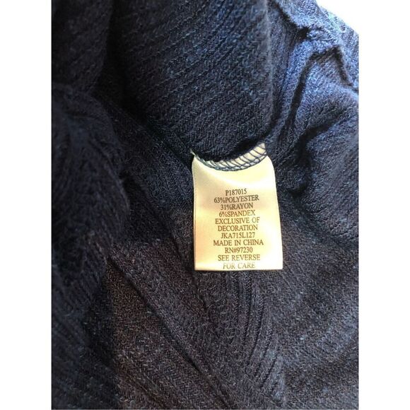 Almost Famous Women’s Blue Short Sleeve V Neck Tie in Front Blouse Size M NWT - Picture 4 of 5